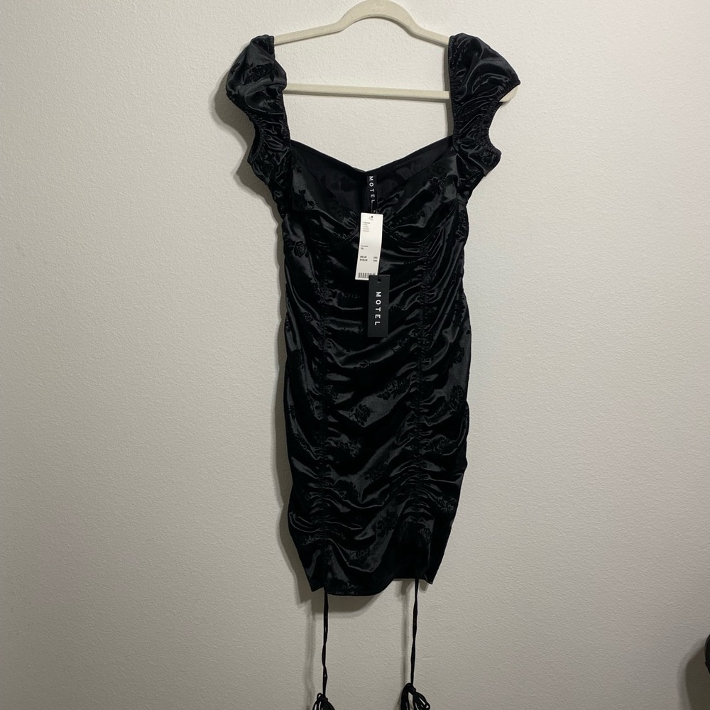 MOTEL SINORA VELVET DRESS - Picture 7 of 12